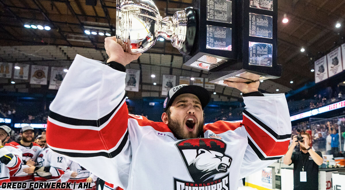 Read more about the article PENGUINS SIGN GOALTENDER DUSTIN TOKARSKI