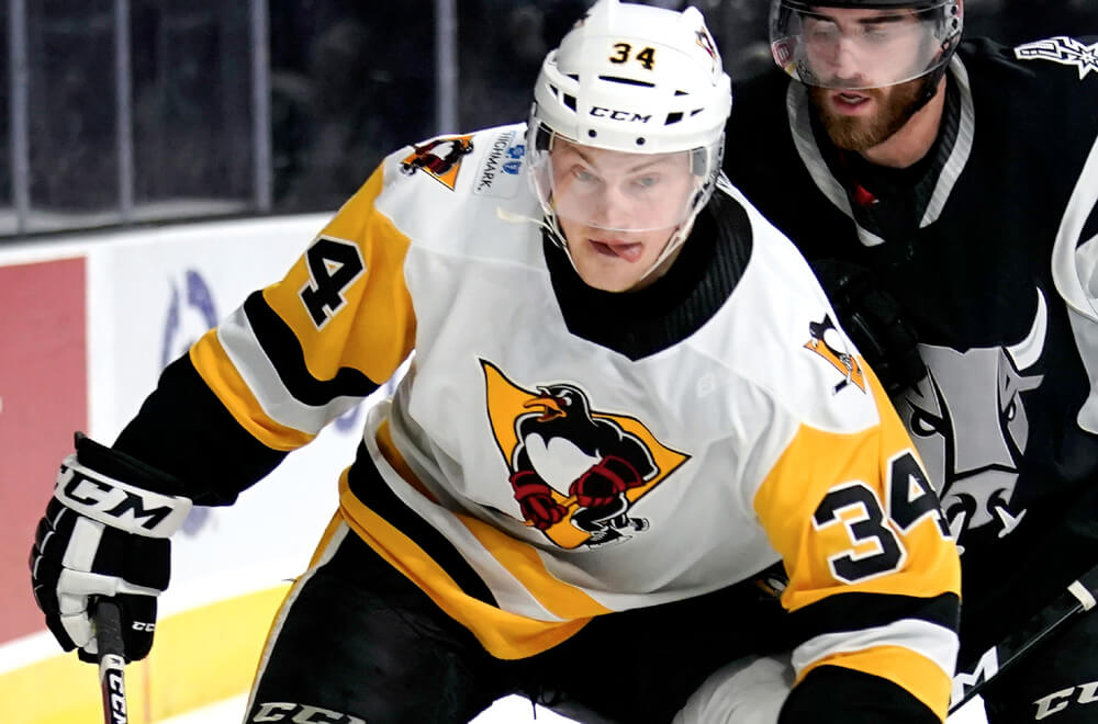 Read more about the article PENGUINS RE-SIGN FORWARD CHASE BERGER