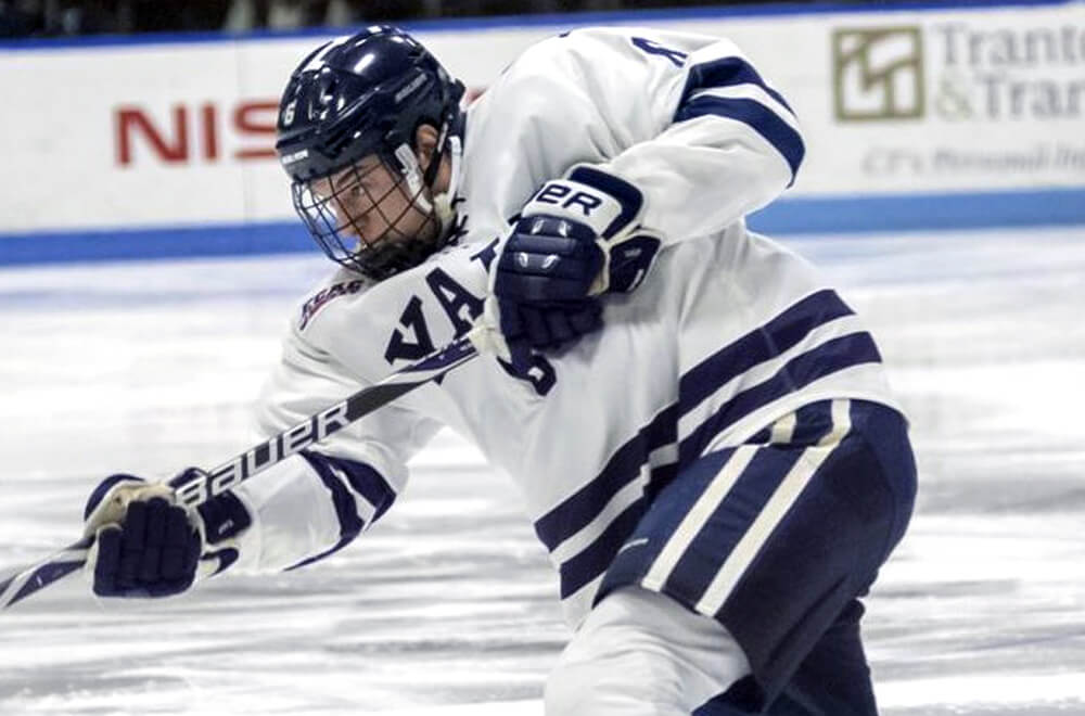 Read more about the article PENGUINS SIGN YALE DEFENSEMEN BILLY SWEEZEY