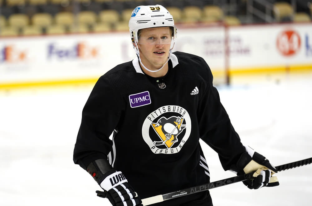 Read more about the article JAKE GUENTZEL EXUDES CONFIDENCE EARLY AT PITTSBURGH TRAINING CAMP