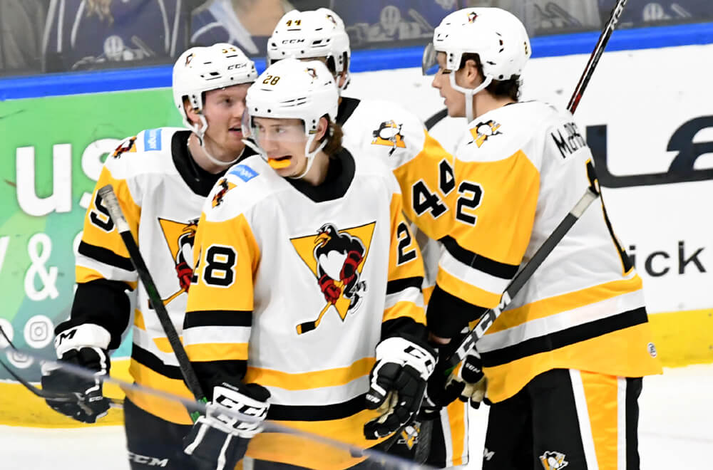 Read more about the article PENGUINS EARN FIRST WIN IN THRILLER AGAINST CRUNCH