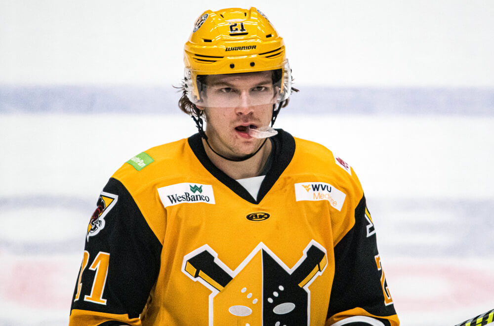 Read more about the article PENGUINS SIGN FORWARD MATT ALFARO TO PTO
