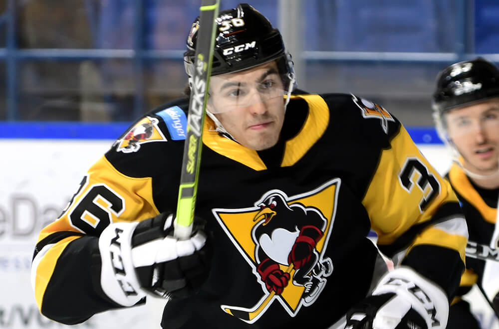 Read more about the article PENGUINS RE-SIGN FÉLIX ROBERT FOR 2021-22