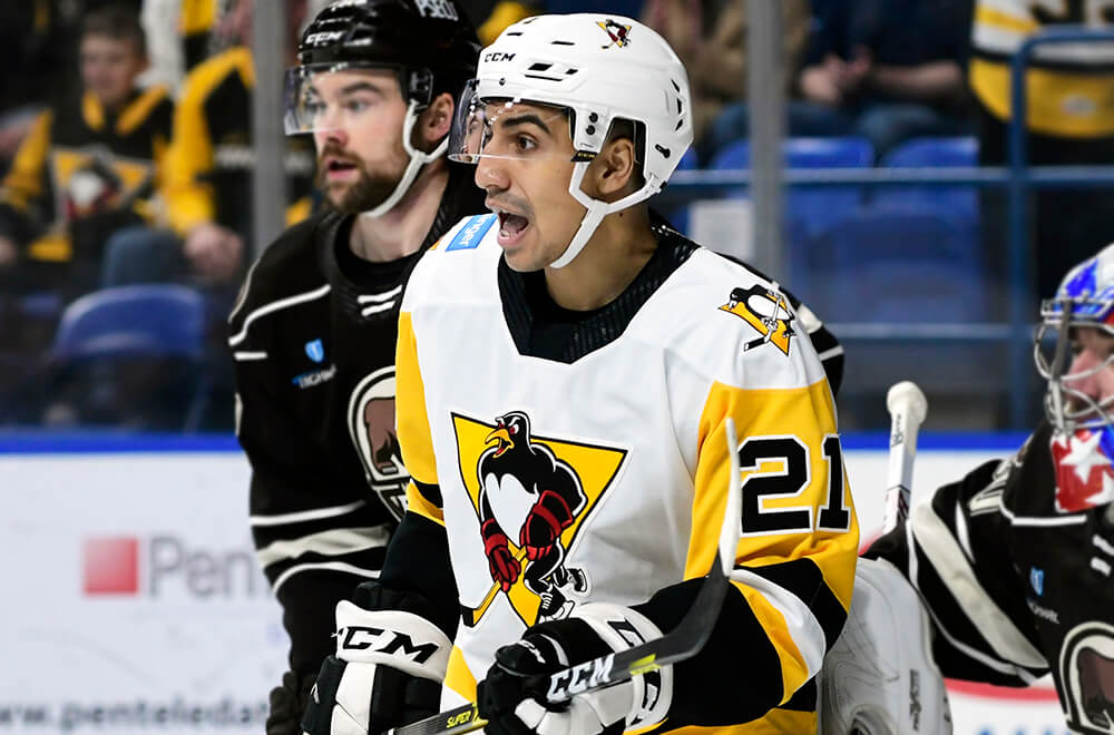 Read more about the article PATRICK WATLING SIGNS PTO WITH PENGUINS