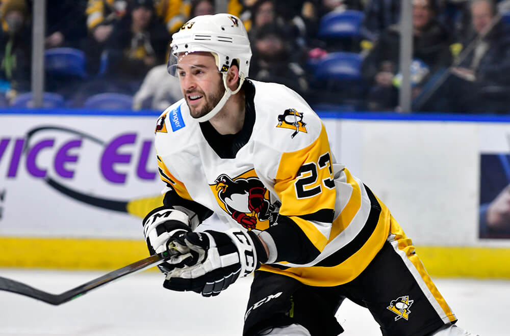 Read more about the article JAMIE DEVANE SIGNS EXTENSION WITH PENGUINS