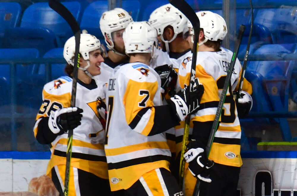 Read more about the article PENGUINS SHOCK THUNDERBIRDS WITH 4-3, OVERTIME WIN