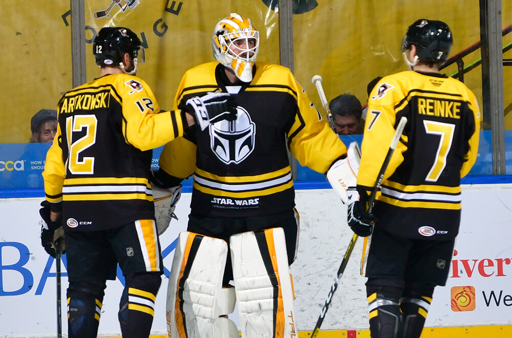 Read more about the article PENGUINS SURGE PAST WOLF PACK FOR 4-2 WIN