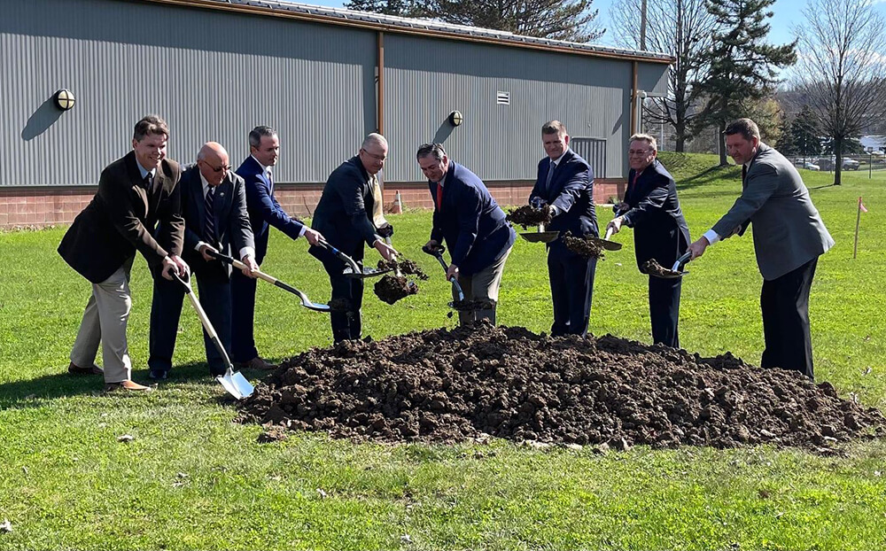 Read more about the article GROUND BROKEN FOR COMMUNITY DEK HOCKEY RINK