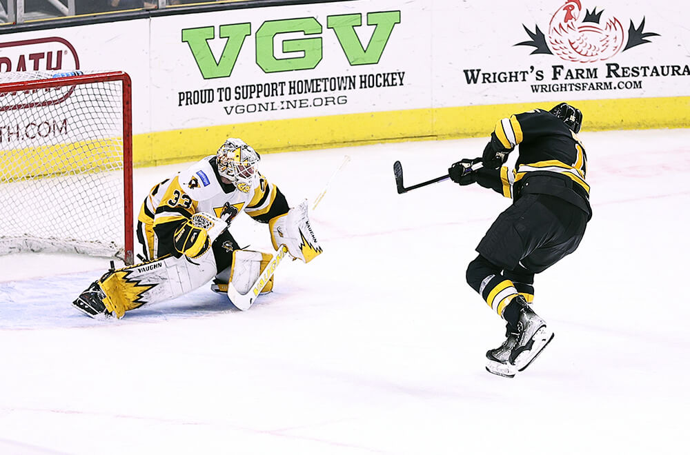 Read more about the article PENGUINS SUFFER 4-3 SHOOTOUT LOSS IN PROVIDENCE