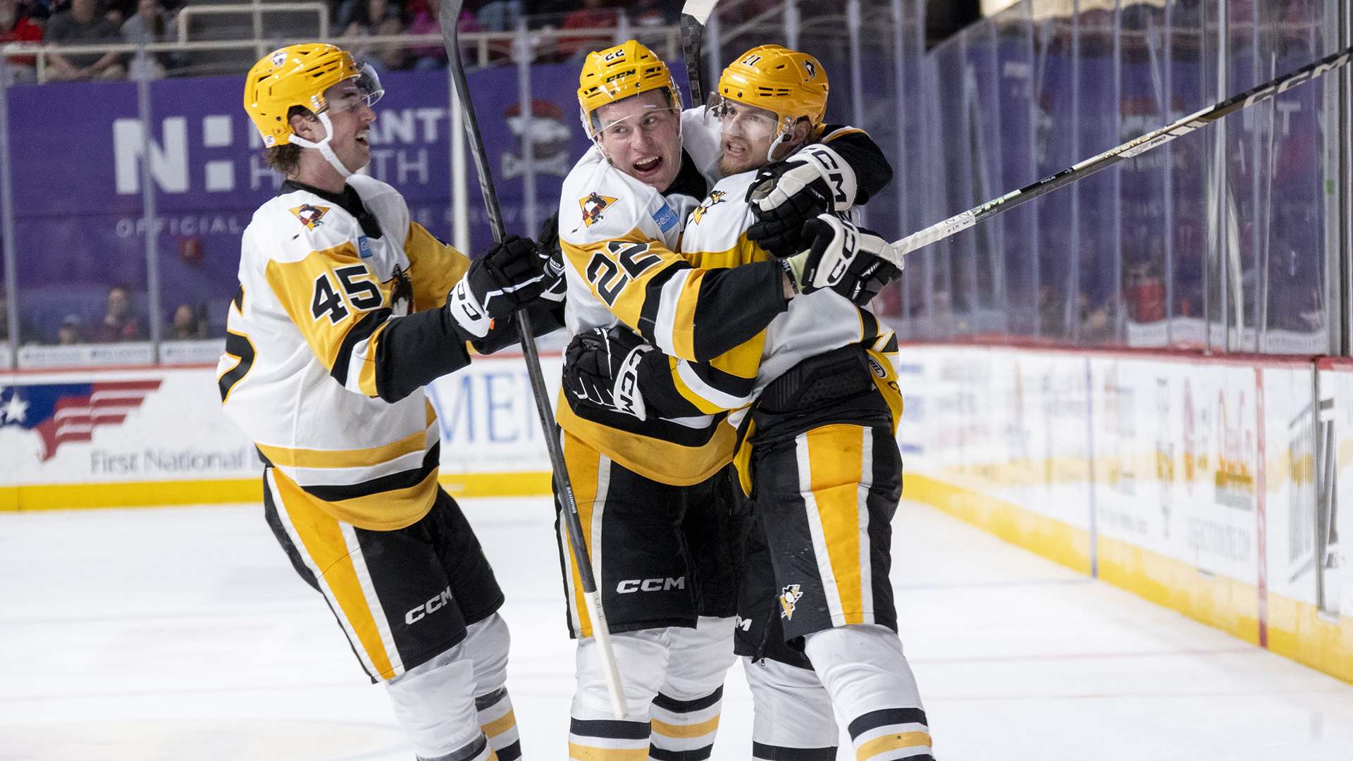 PENGUINS MUSCLE PAST CHECKERS, 5-3