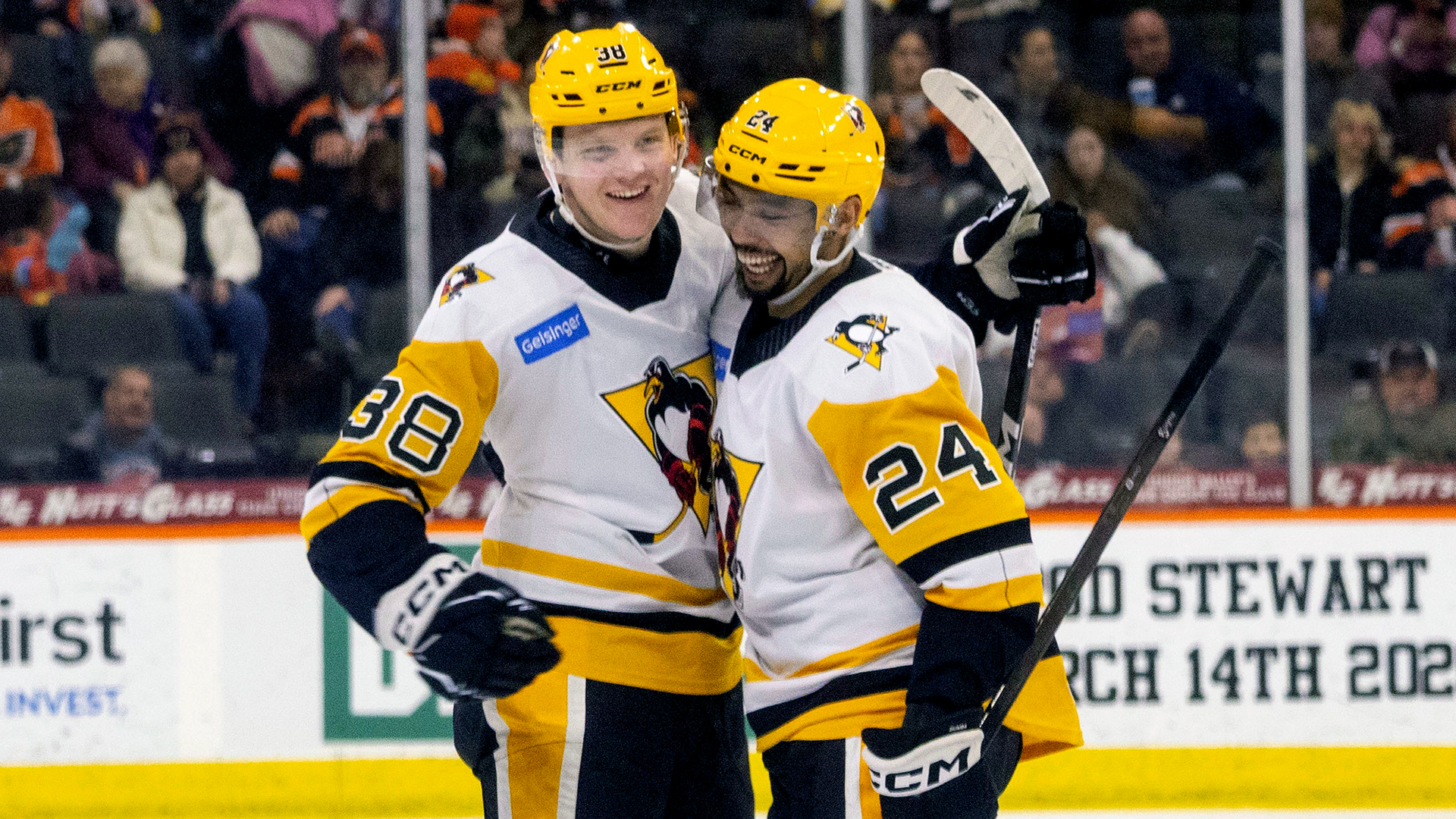 PENGUINS PULL AWAY IN THIRD, DEFEAT PHANTOMS, 6-2